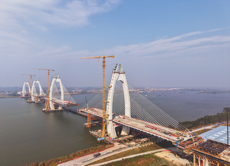 廣東清花高速公路北江特大橋邊跨現(xiàn)澆梁澆筑完成